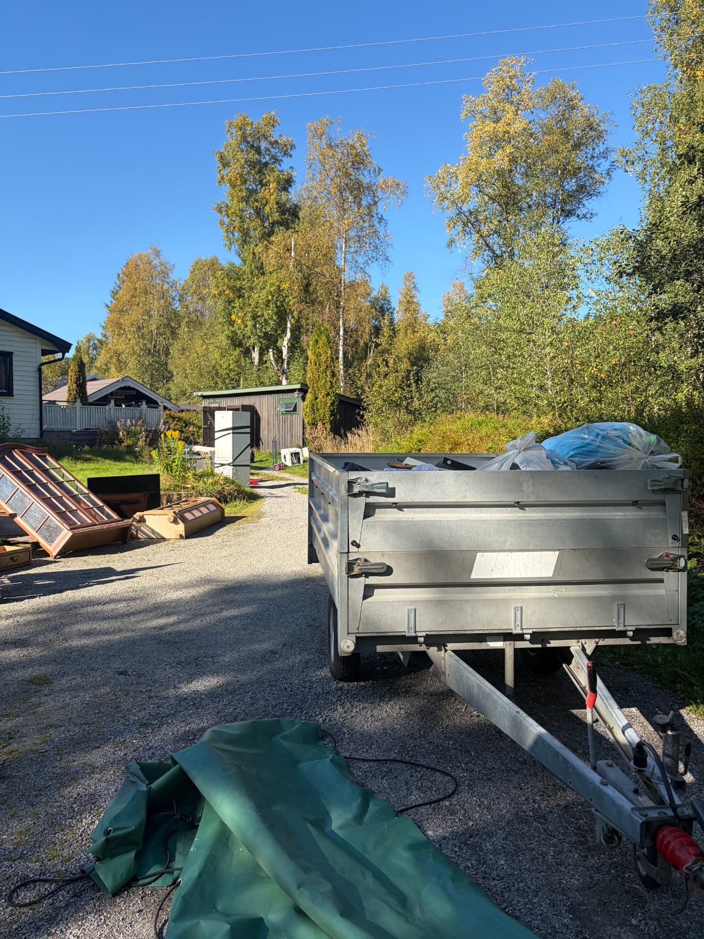 Bortkjøring i Eidsvoll – henger med sortert avfall klar for gjenvinning